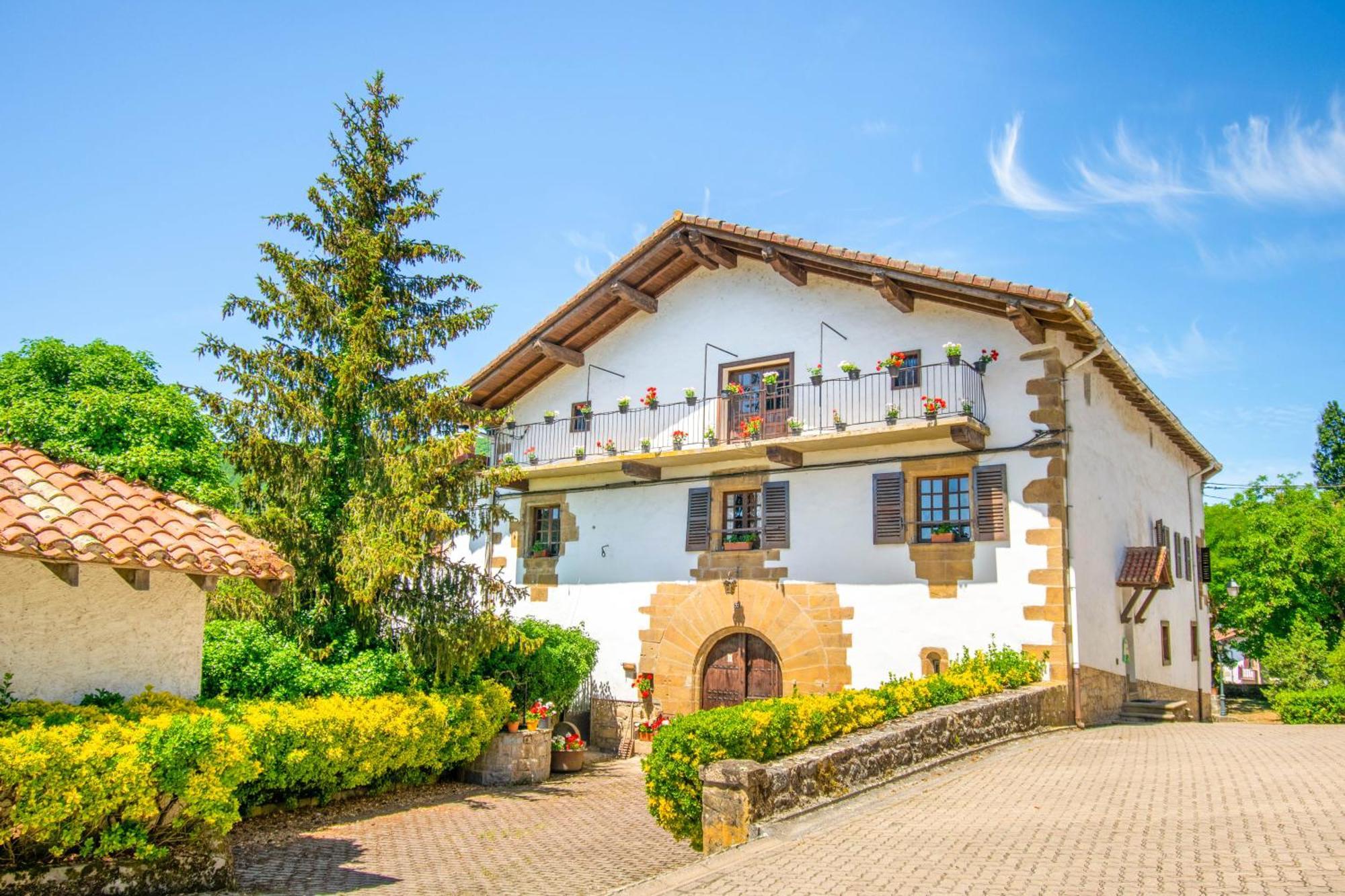 Casa Rural Arotzenia, Hogar Rustico En Pleno Valle De La Ulzama Lizaso エクステリア 写真