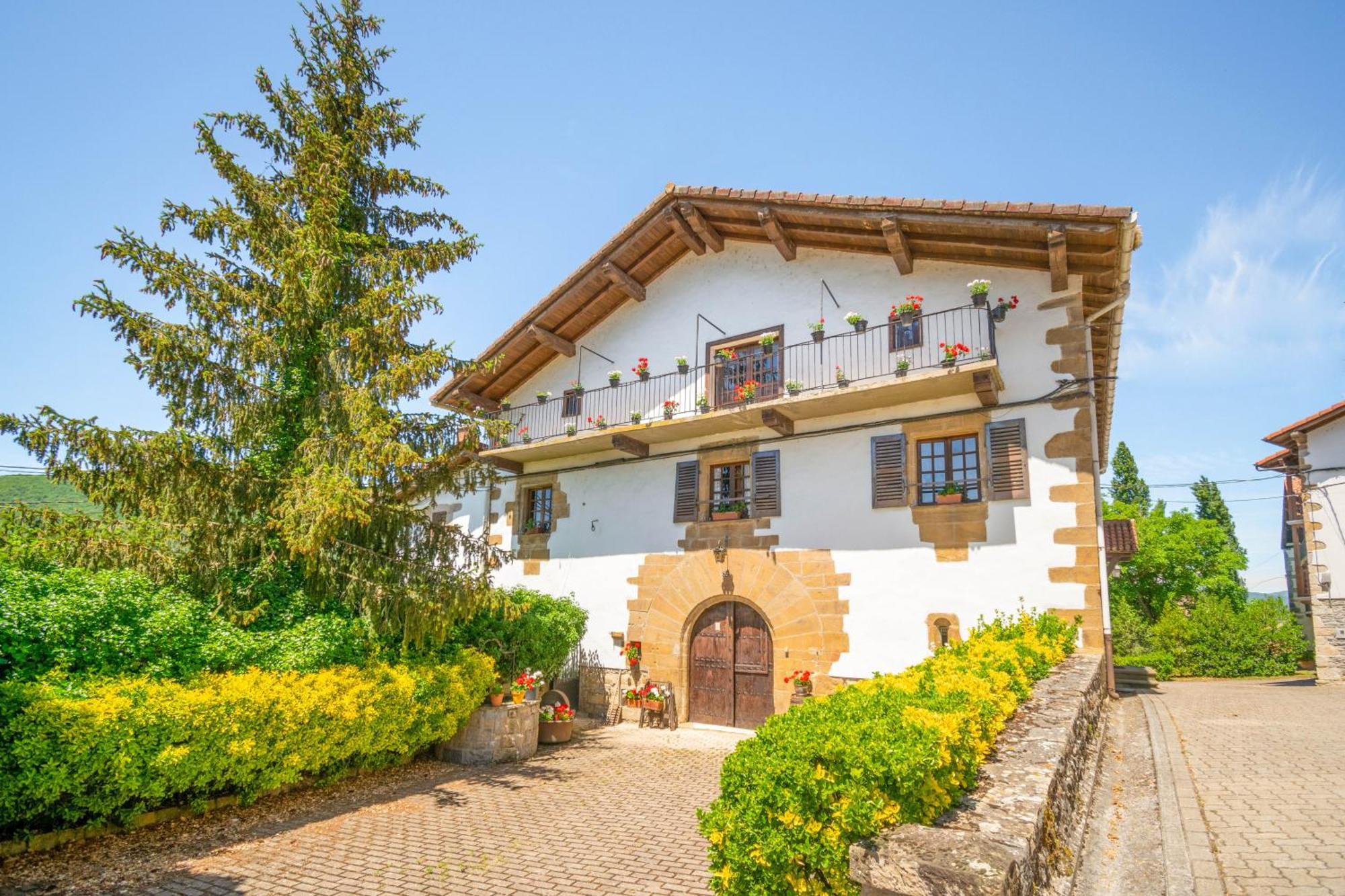 Casa Rural Arotzenia, Hogar Rustico En Pleno Valle De La Ulzama Lizaso エクステリア 写真