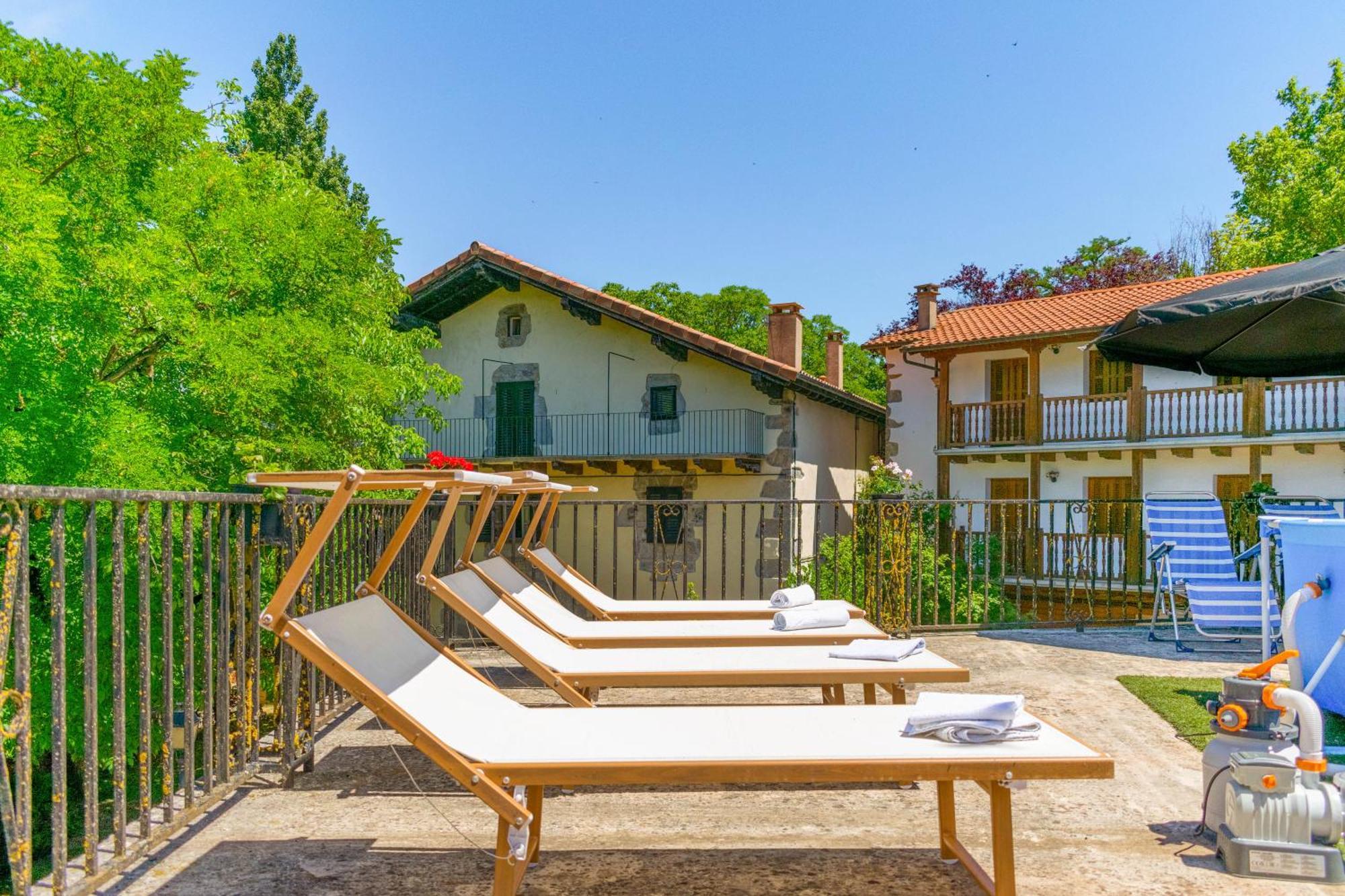 Casa Rural Arotzenia, Hogar Rustico En Pleno Valle De La Ulzama Lizaso エクステリア 写真
